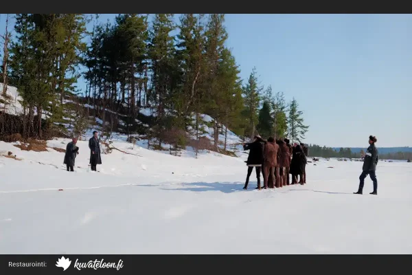 Kaksi punaista teloitetaan Kiviniemessä. Kuvaaja W. A. Sihvonen, Vapriikin kuva-arkisto