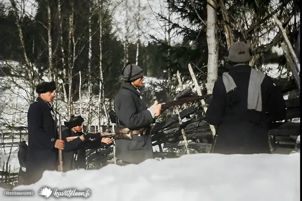 Punakaartin ampumaketju Ruovedellä. Kuvaaja tuntematon, Vapriikin kuva-arkisto