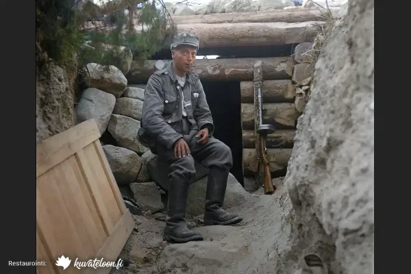 Taisteluhautoja Lemetin maastossa. Kuvaaja Kersantti Aunio. SA-kuva.