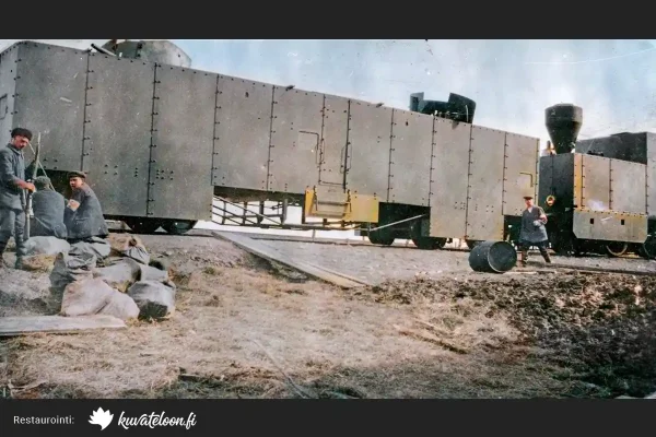 Tampereen valtauksen jälkeen valkoisille jäänyt punaisten panssarijuna. Vapriikin kuva-arkisto.