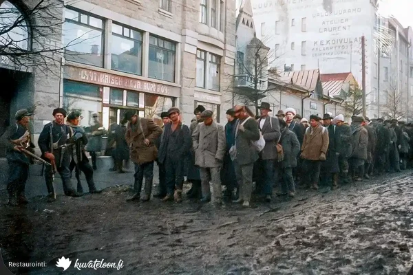 Vangittuja punaisia Tampereella. Kuvaaja tuntematon, Vapriikin kuva-arkisto.